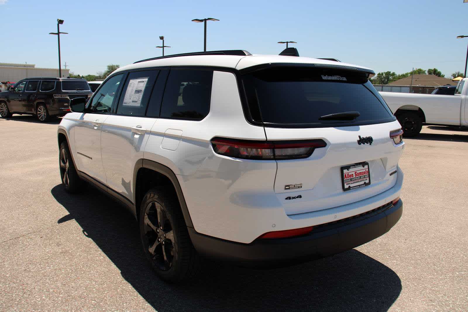 2025 Jeep Grand Cherokee Limited photo 2