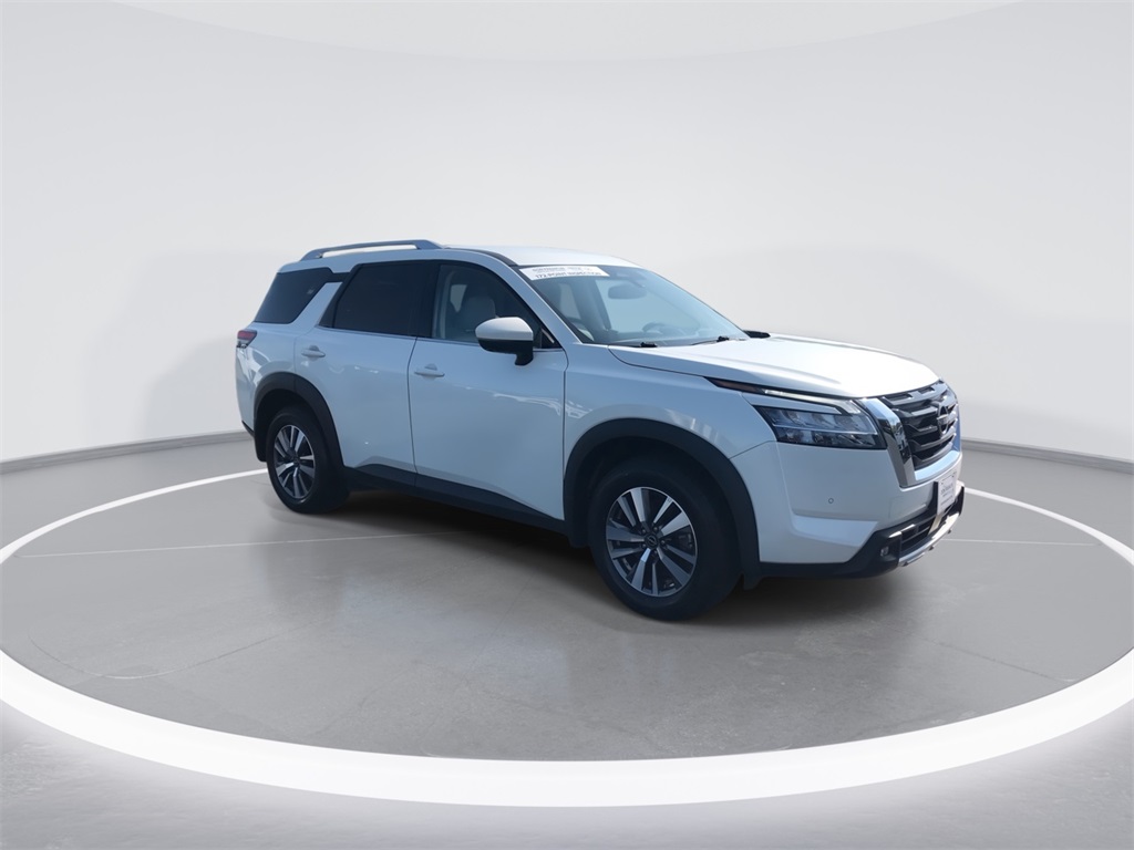 2022 Nissan Pathfinder SL photo 2