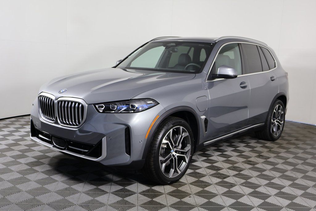 2026 BMW X5 50e's photo