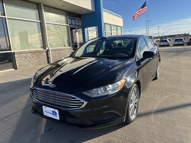 2017 Ford Fusion SE's photo