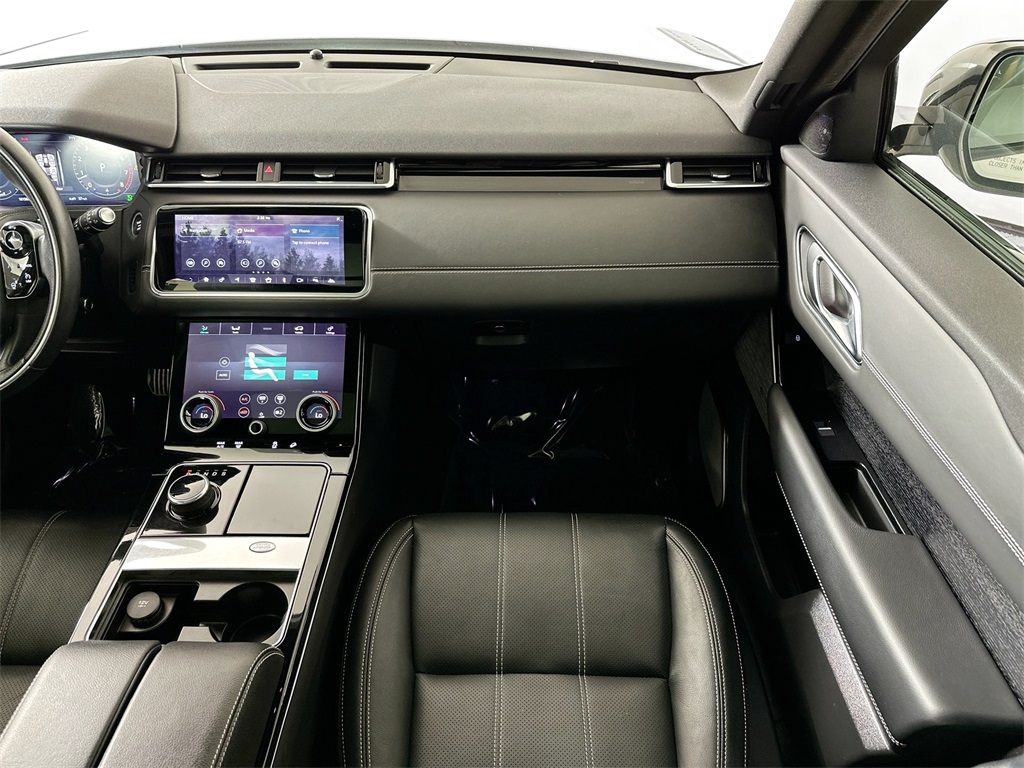 Used 2018 Fuji White Land Rover SE R-Dynamic image 25