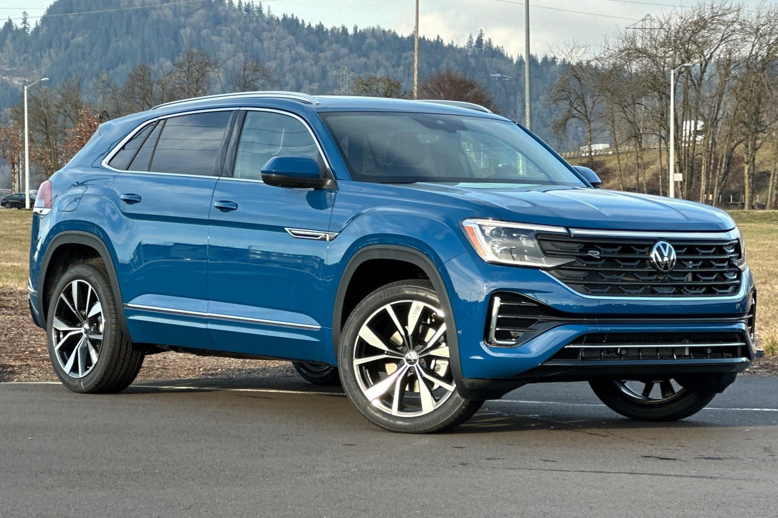 2025 Volkswagen Atlas Cross Sport SEL Premium R-LINE's photo
