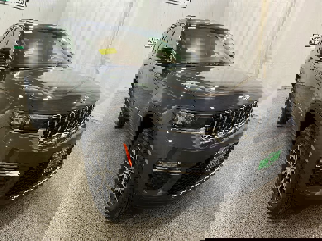 2025 Jeep Grand Cherokee Limited's photo