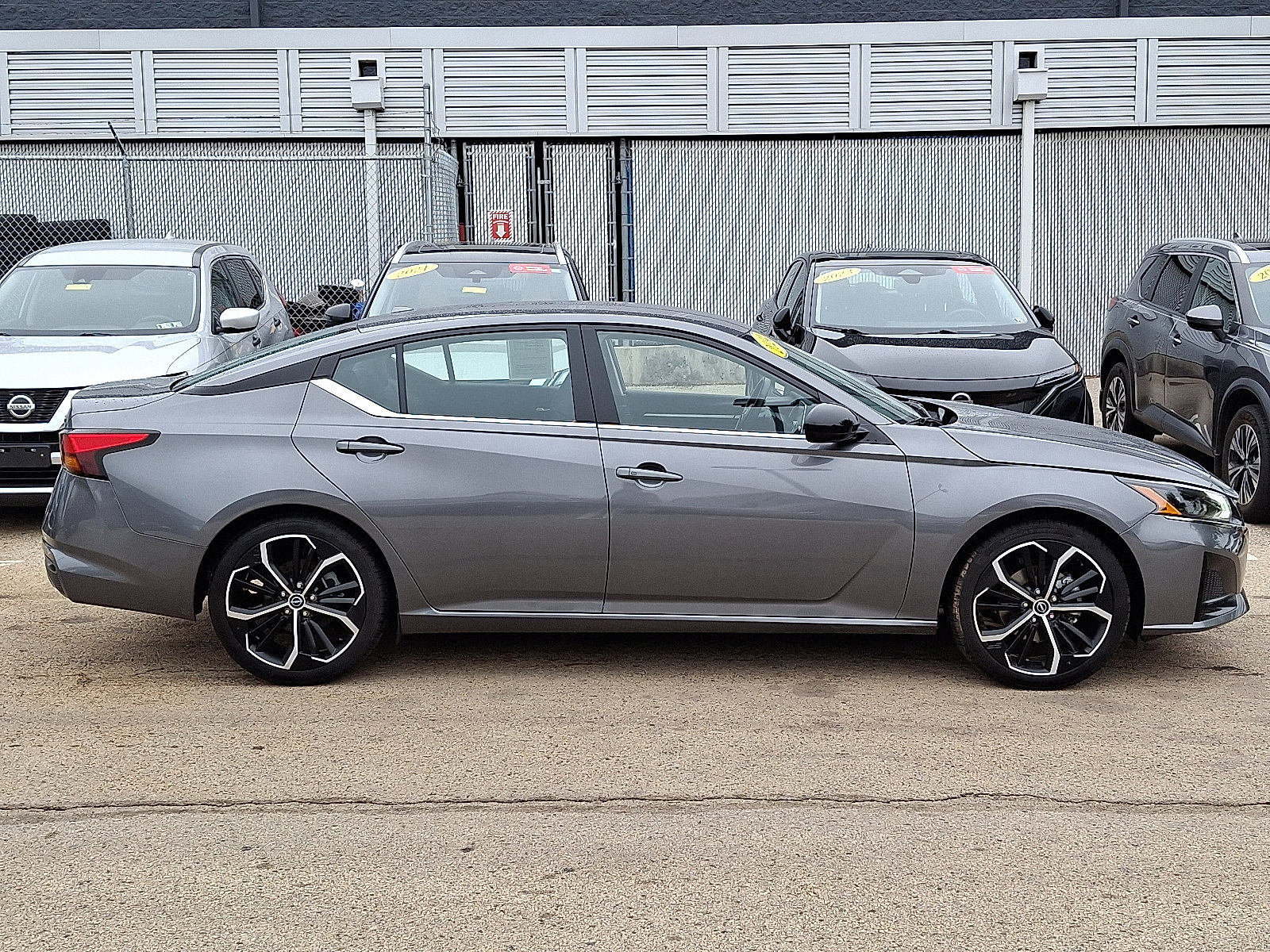 2024 Nissan Altima 2.5 SR photo 6