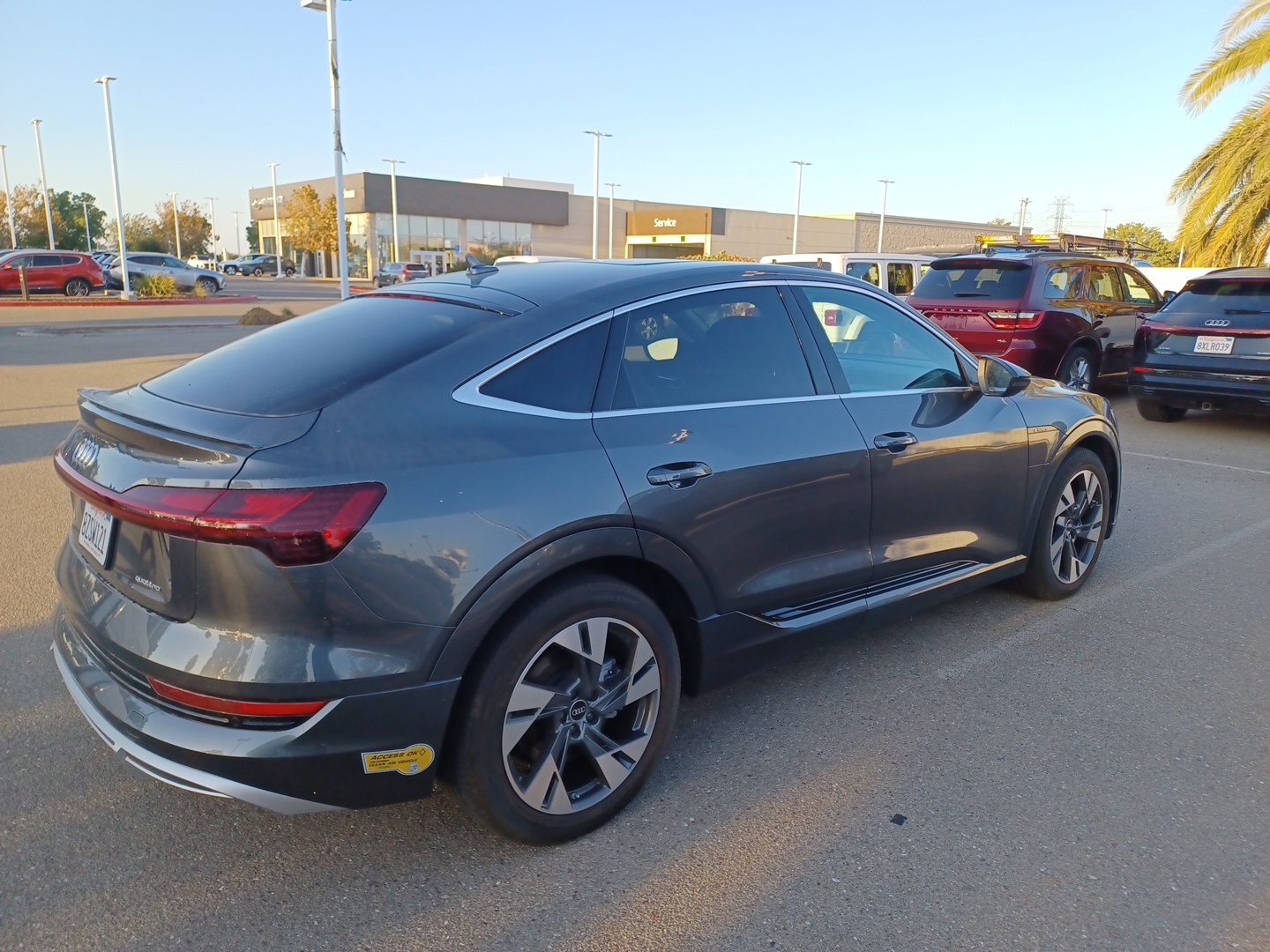 2022 Audi e-tron S line Premium photo 4
