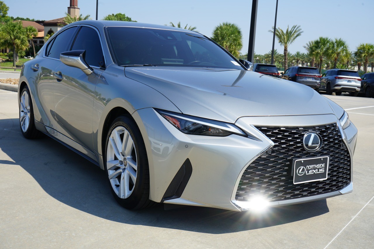 2023 Lexus IS 300 photo 3