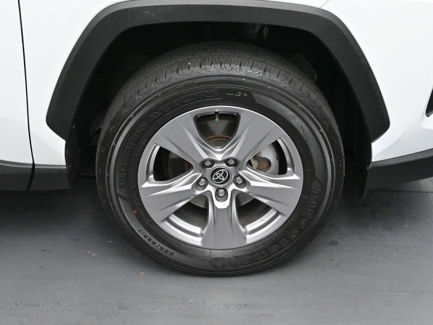 2023 Toyota RAV4 XLE photo 29