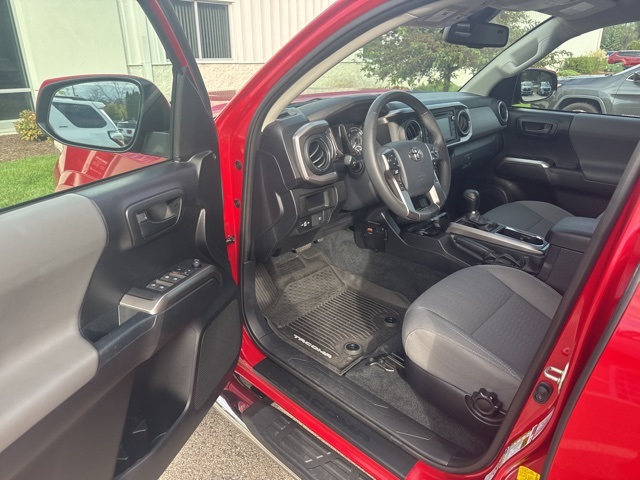 2019 Toyota Tacoma SR5 photo 2