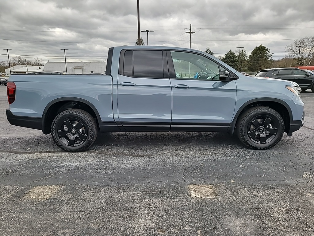 2025 Honda Ridgeline Black Edition photo 4