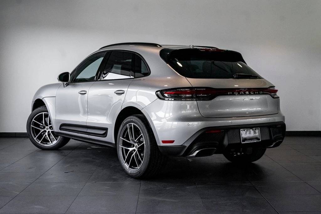 2024 Porsche Macan Base photo 2