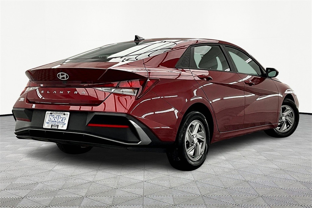 Used 2024 Hyundai Elantra SE with VIN KMHLL4DG5RU851912 for sale in Kansas City