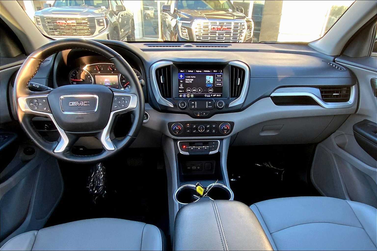 2024 Gmc Terrain SLT photo 13