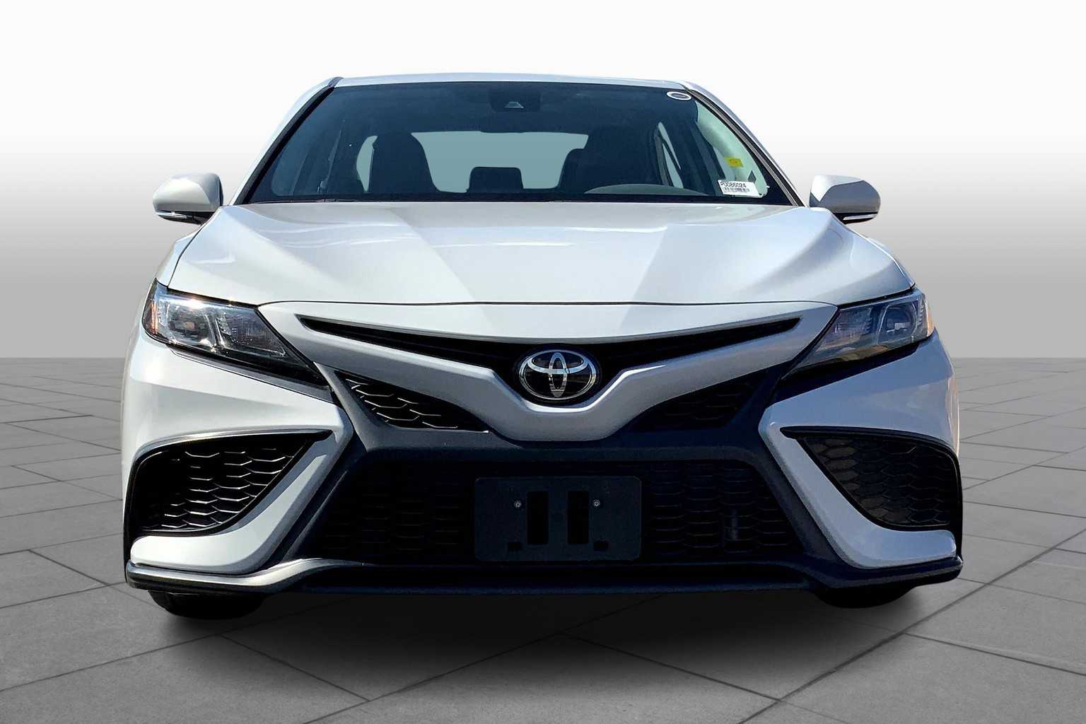 2023 Toyota Camry SE photo 3