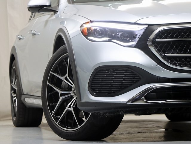 2025 Mercedes Benz E 450 4MATIC photo 4