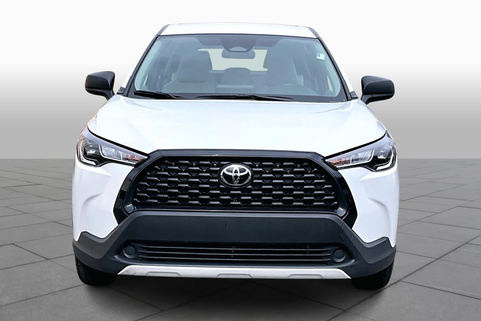 2024 Toyota Corolla Cross L photo 2