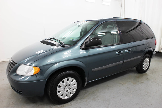 2007 Chrysler Town & Country LX photo 4
