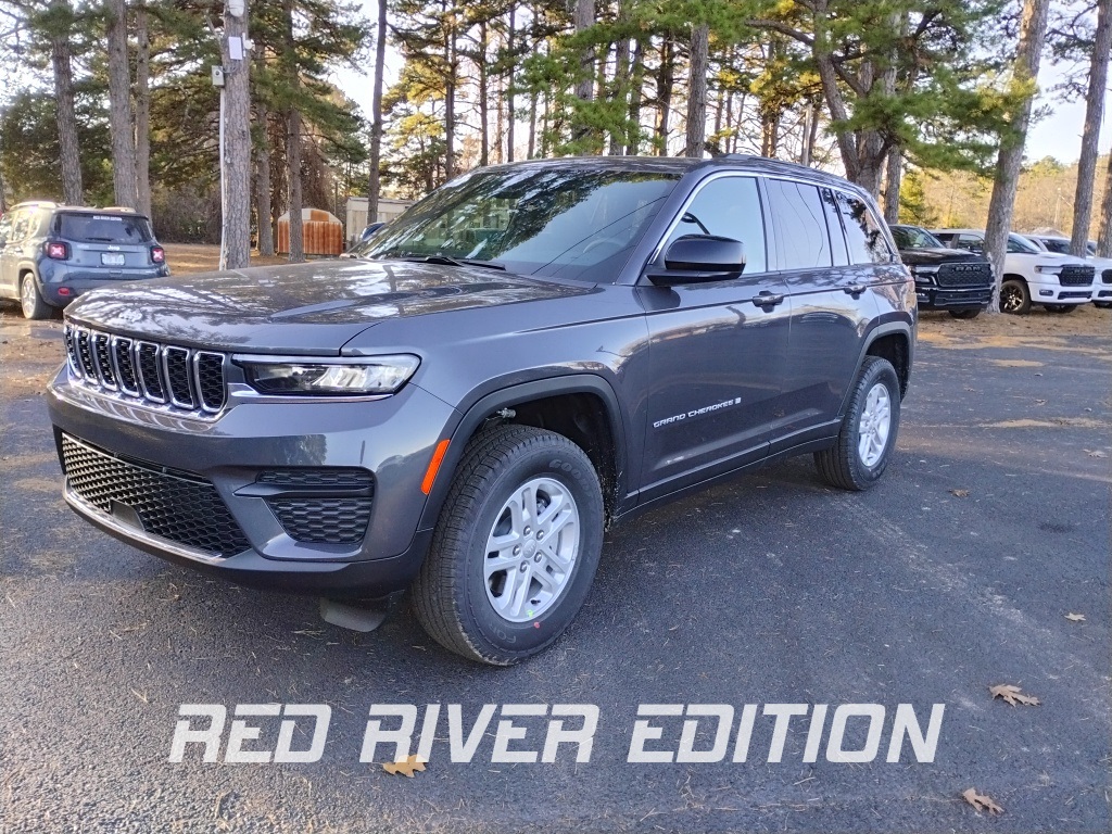 2025 Jeep Grand Cherokee Laredo's photo