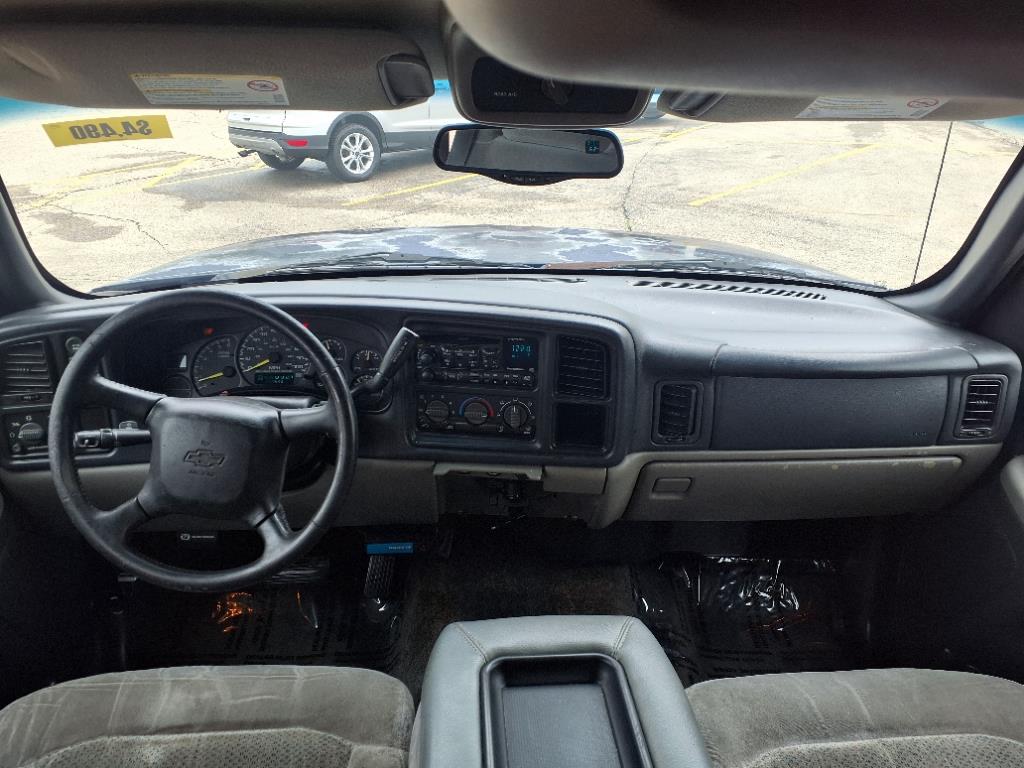 2001 Chevrolet Tahoe LS photo 4