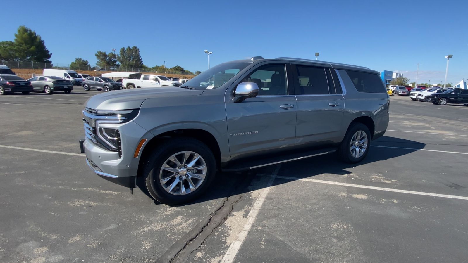 2025 Chevrolet Suburban Premier photo 4
