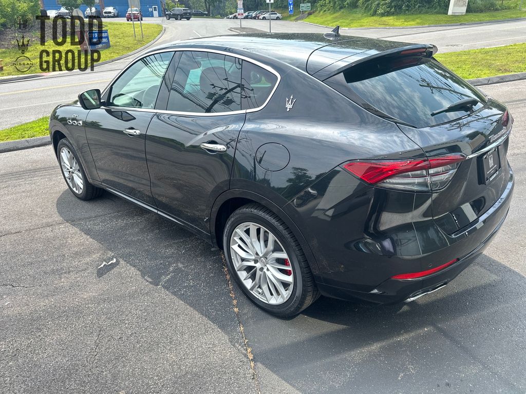 2022 Maserati Levante GT photo 2