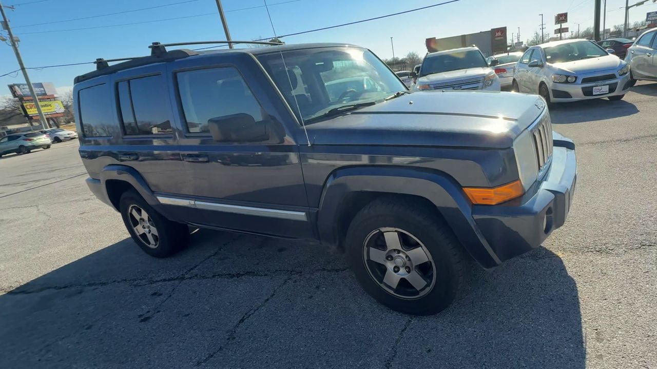 2010 Jeep Commander Sport's photo