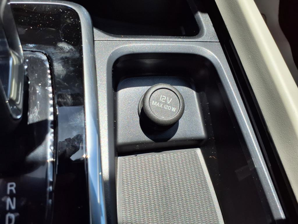 2025 Volvo XC60 Plus photo 18
