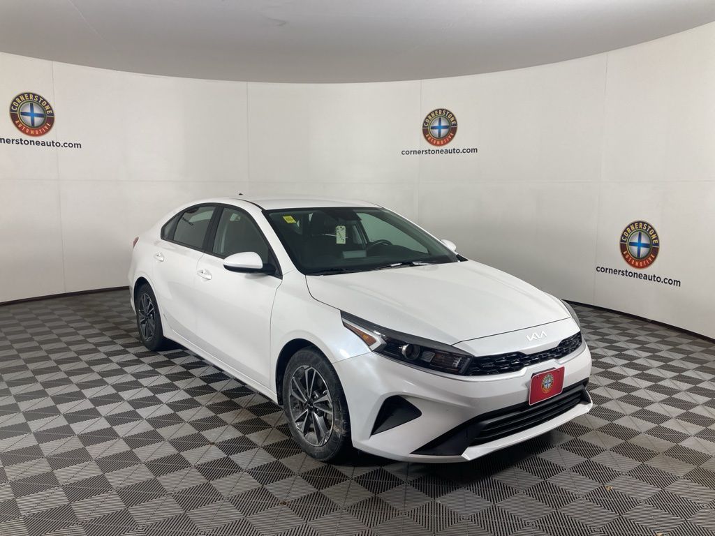 2024 Kia Forte LXS photo 3