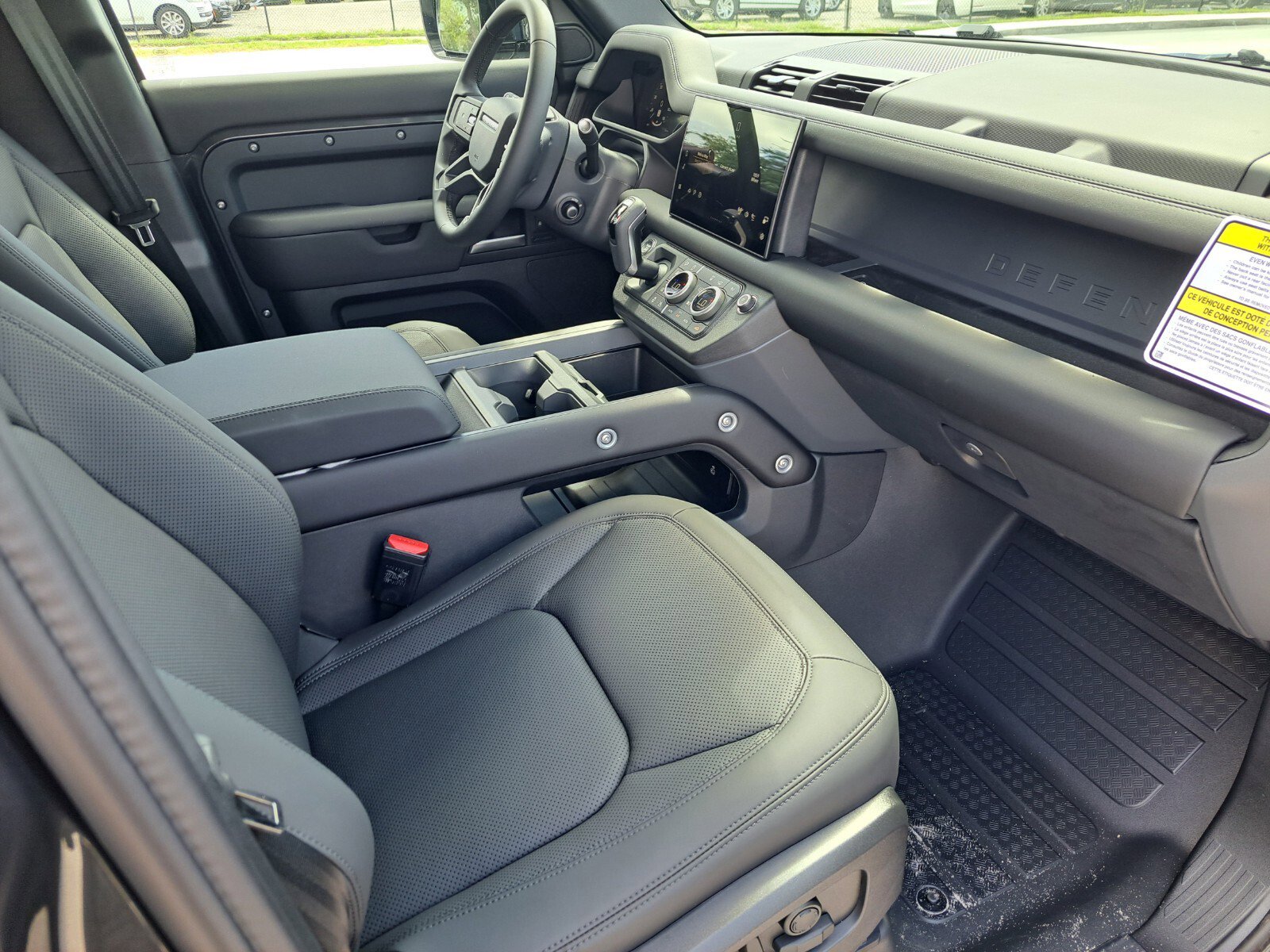 2025 Land Rover Defender SE photo 2