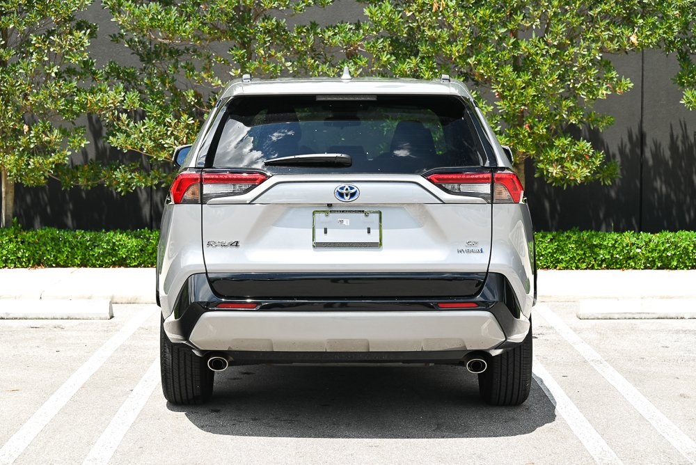 2023 Toyota RAV4 Hybrid SE photo 3