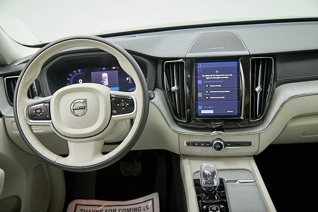 2024 VOLVO XC60 - Image 20