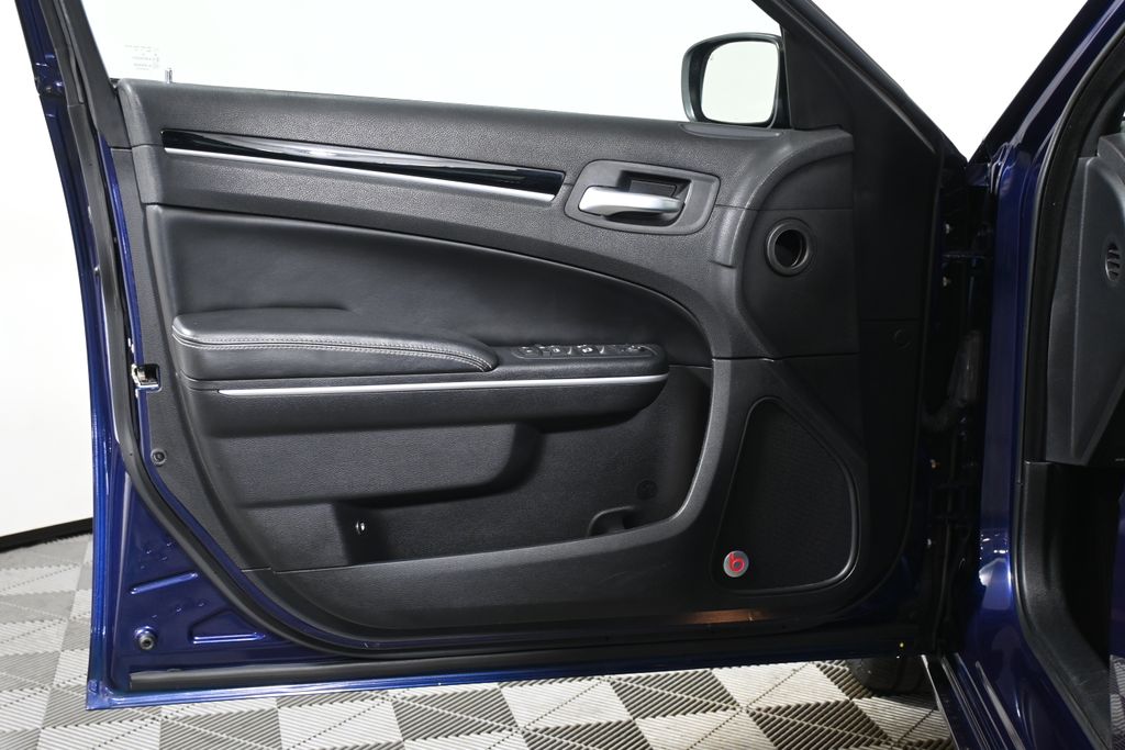 2017 Chrysler 300 S photo 28