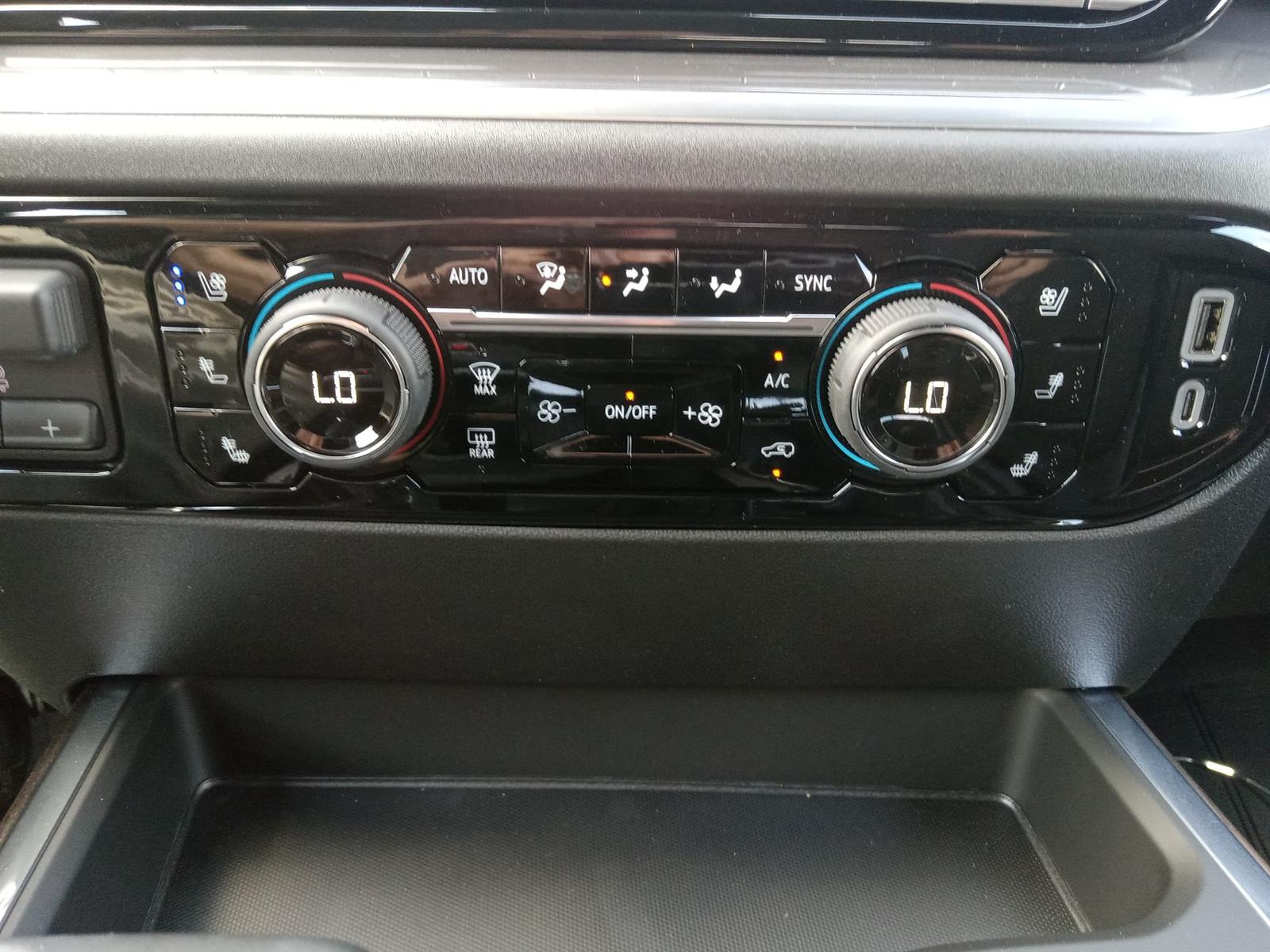 2025 Chevrolet Silverado 1500 High Country photo 19