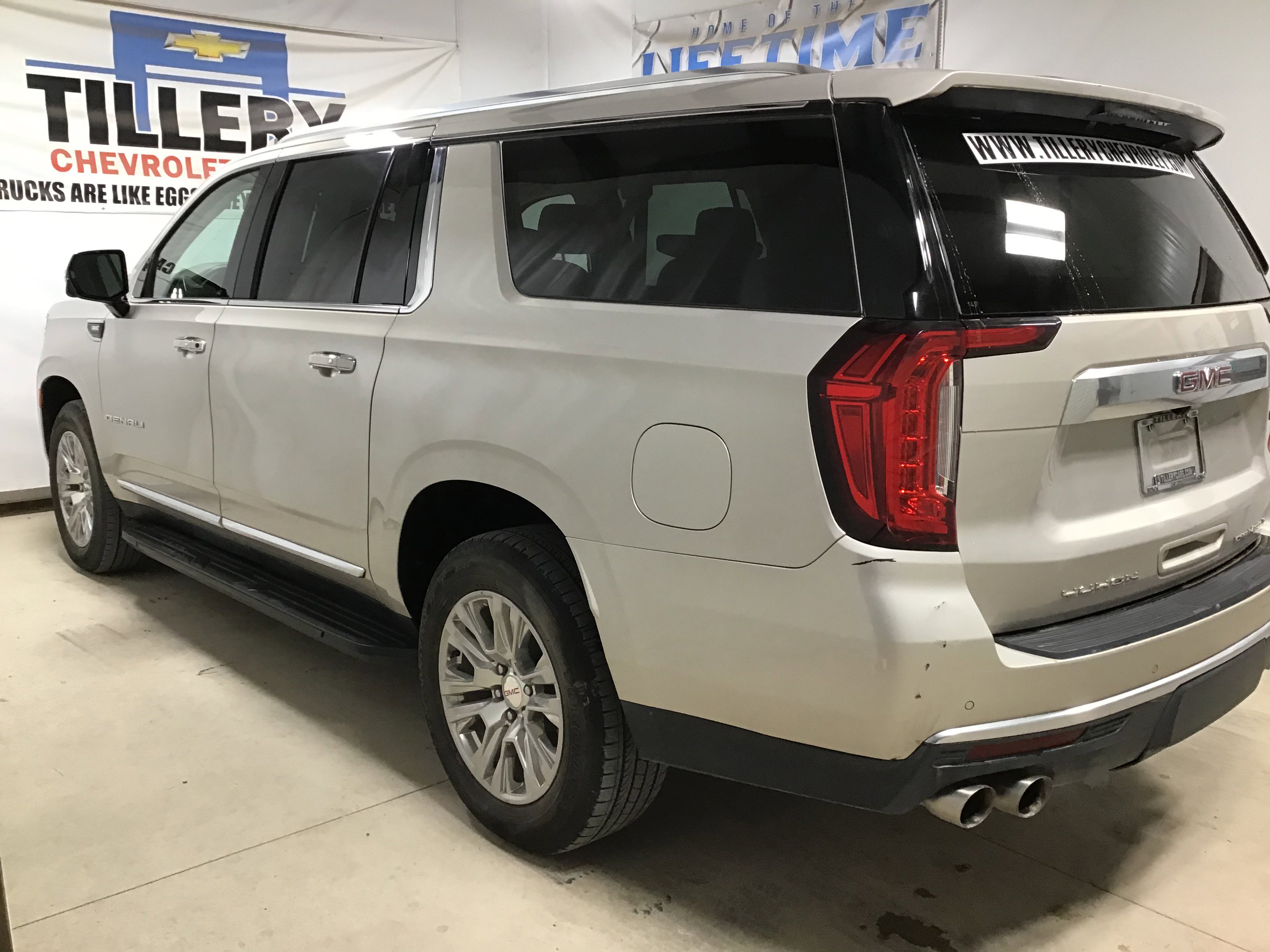 2023 Gmc Yukon XL Denali photo 4