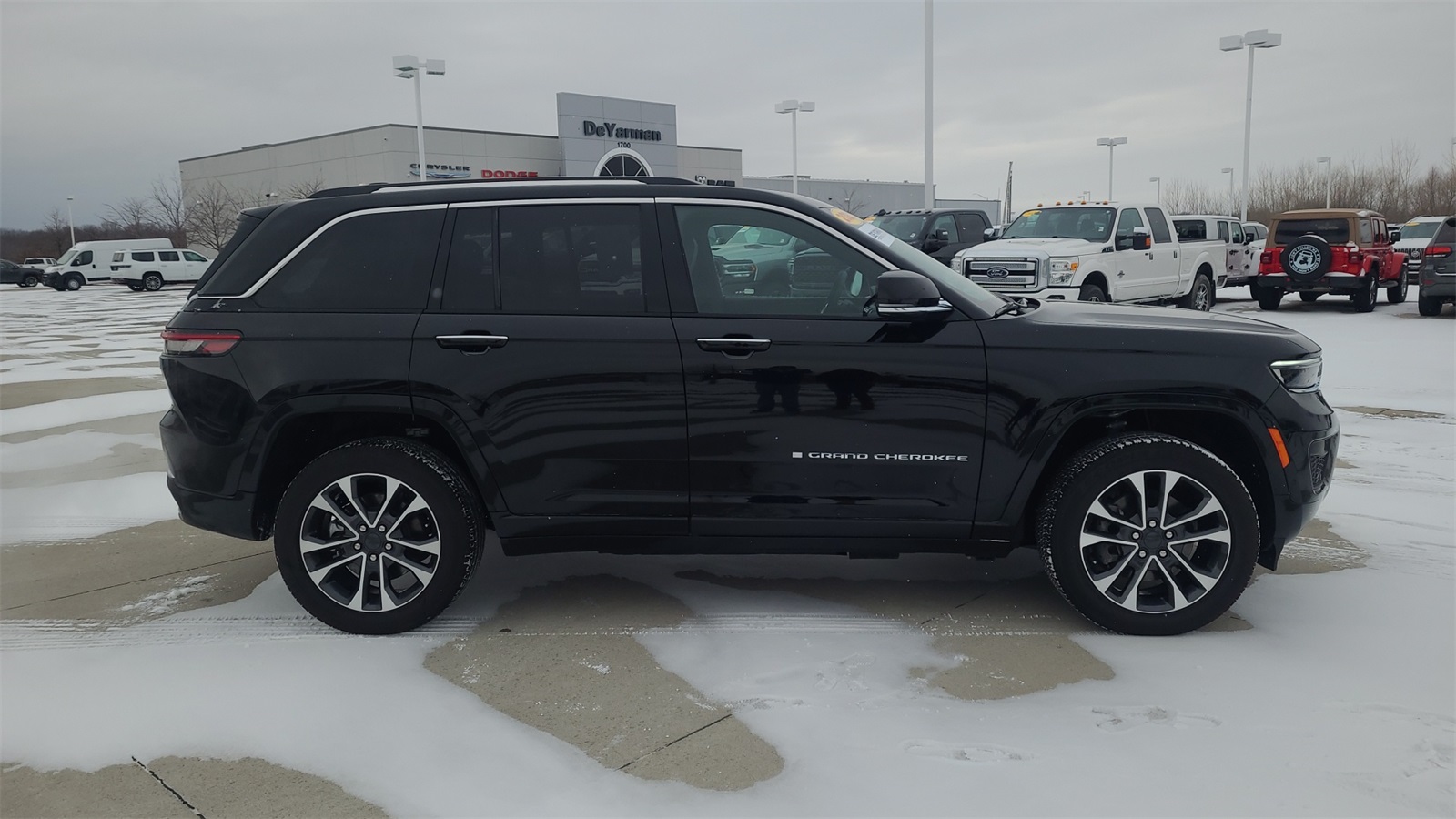 2023 Jeep Grand Cherokee Overland 4xe photo 2