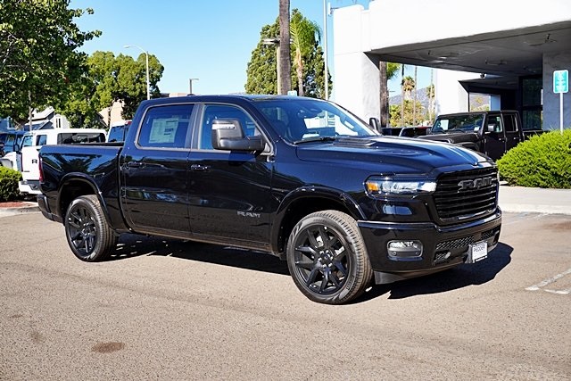 New 2026 Diamond Black Crystal Pearl-Coat Exterior Paint RAM Laramie image 6