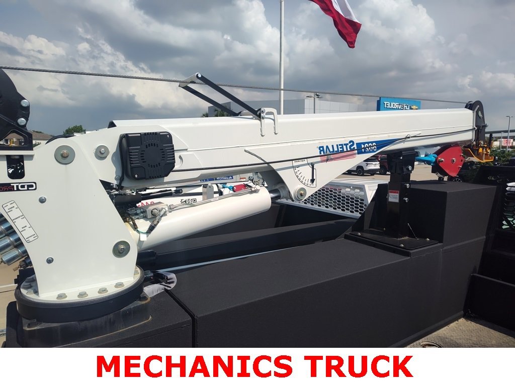 2023 Chevrolet Silverado 6500HD Work Truck photo 4