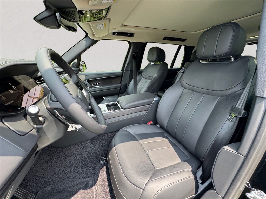 2025 Land Rover Range Rover SE photo 8