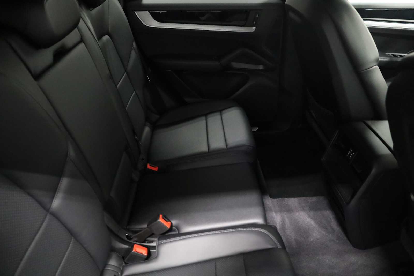 2024 Porsche Cayenne photo 26