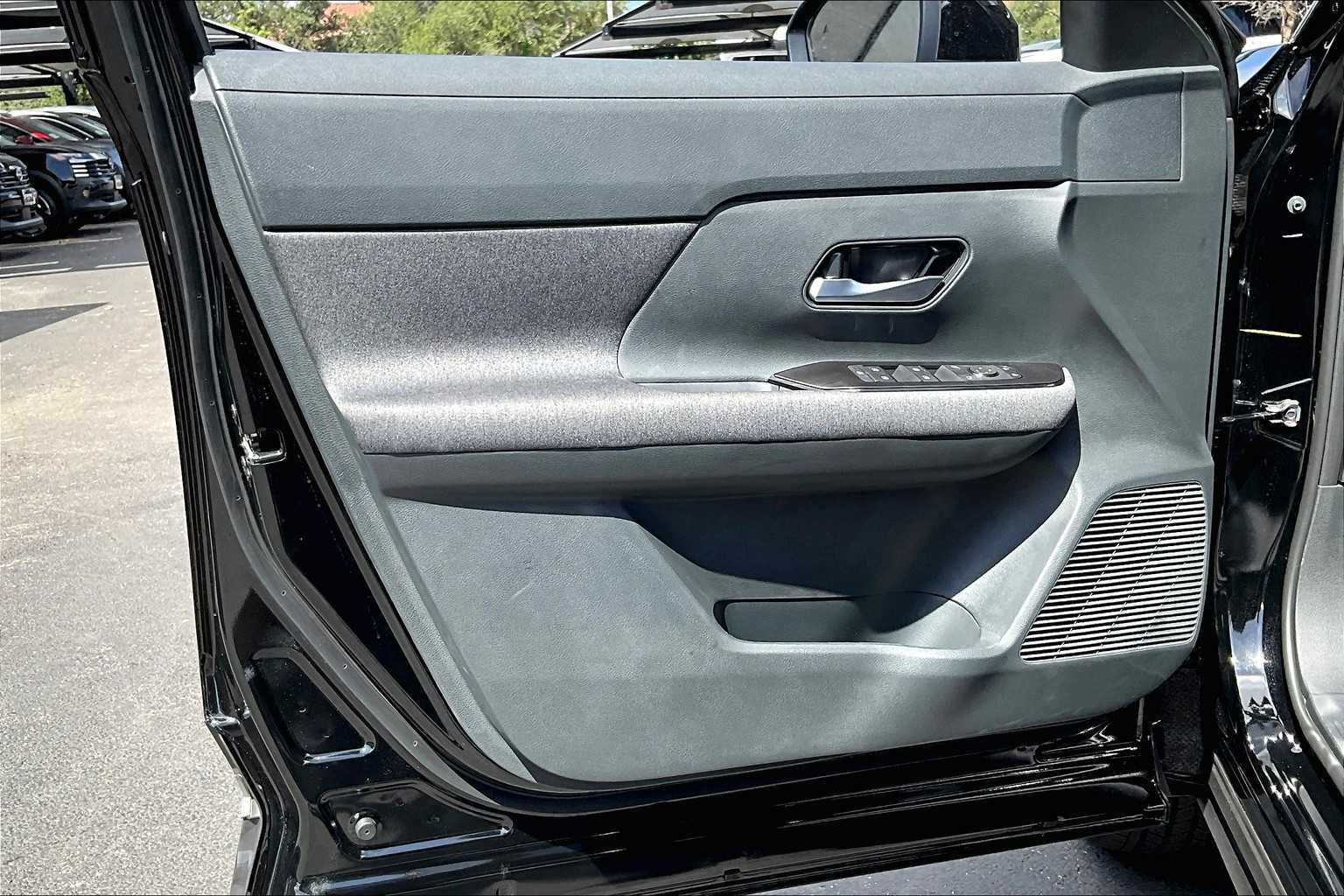 2025 Nissan Kicks SV photo 10
