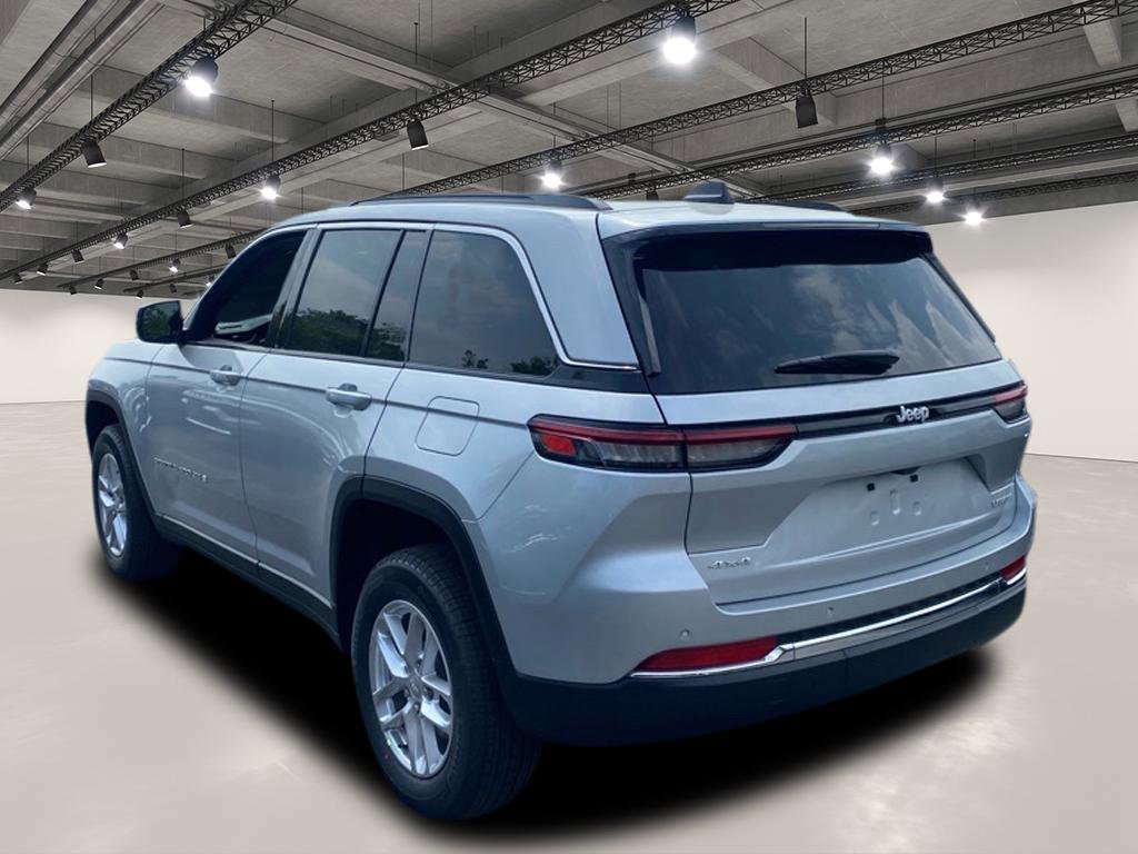 2025 Jeep Grand Cherokee Laredo X photo 3