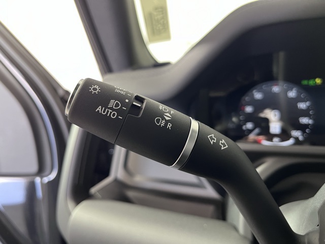 2025 Land Rover Defender 110 S photo 14