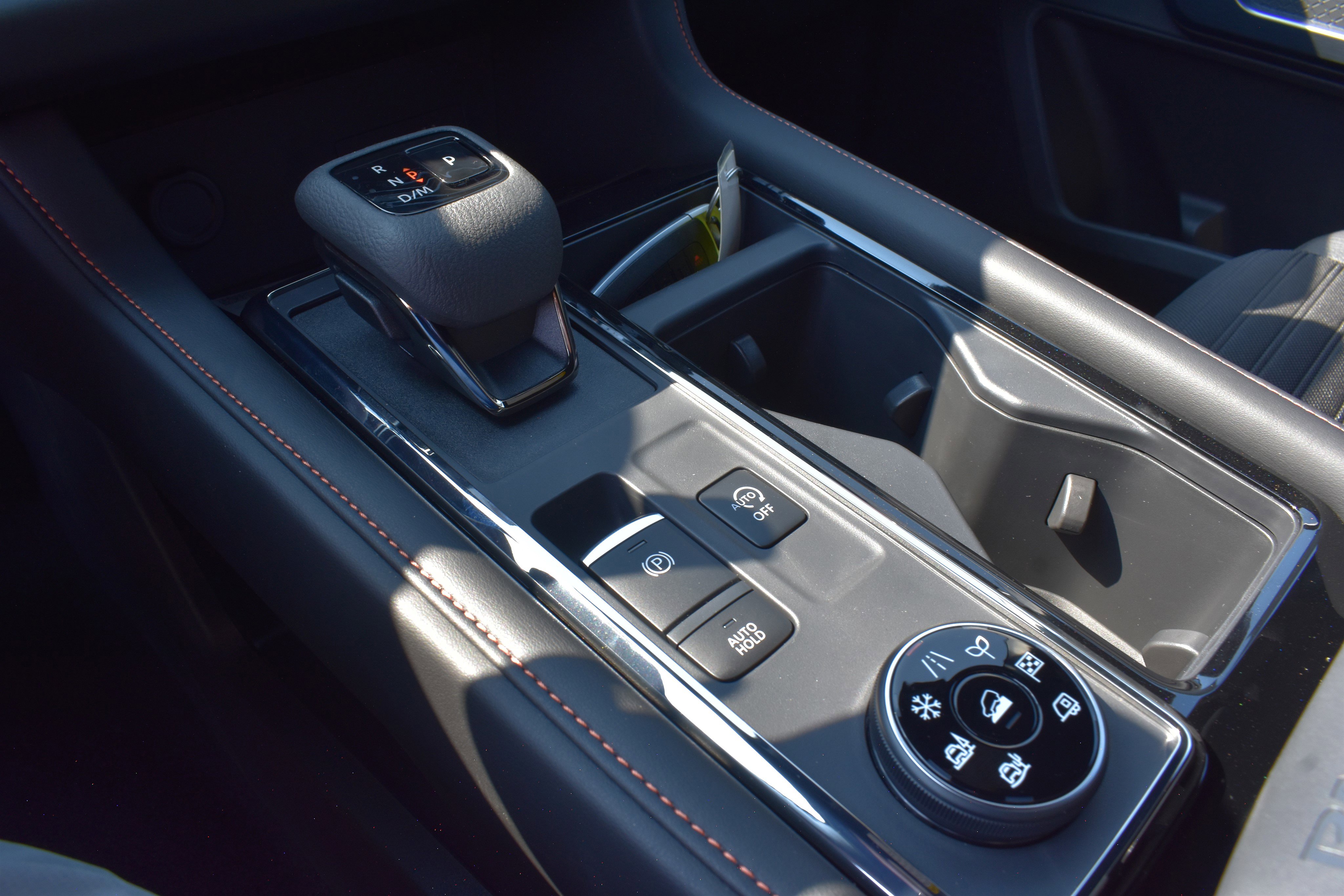 2025 Nissan Pathfinder SV photo 15