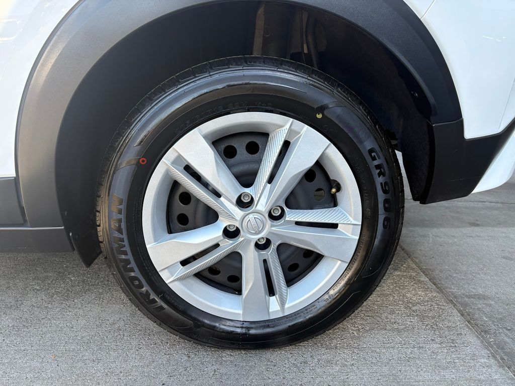 2024 Nissan Kicks S photo 12