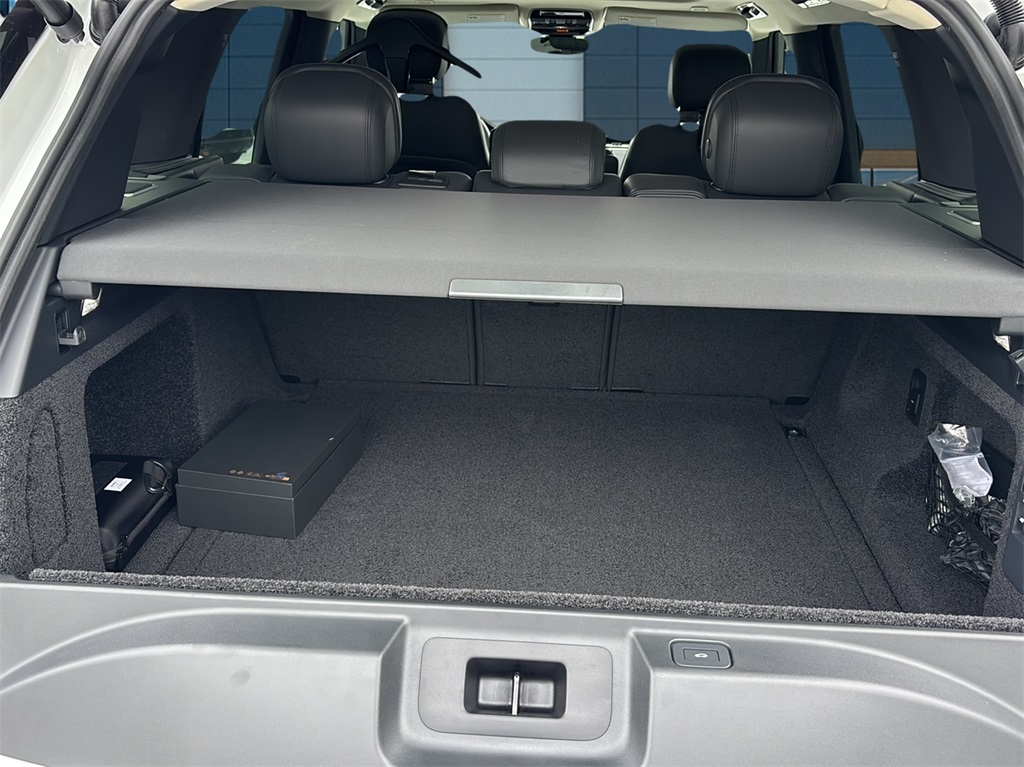 2025 Land Rover Range Rover SE photo 12