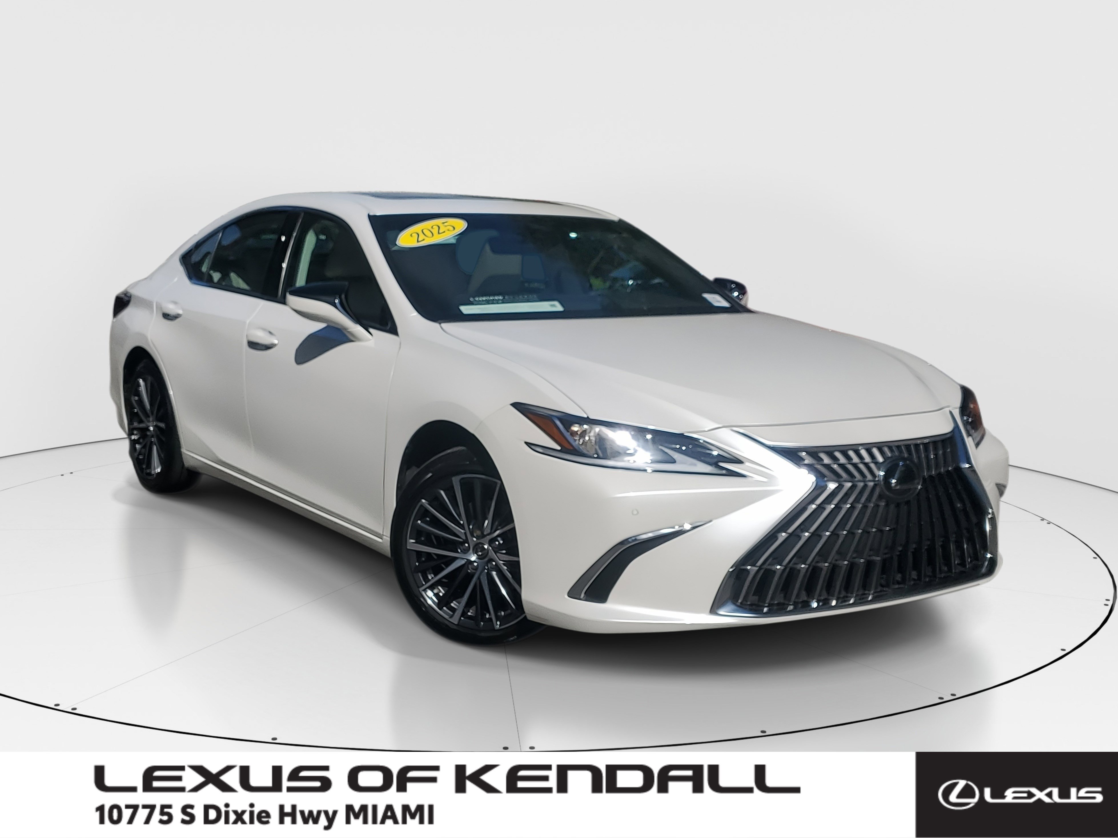 2025 Lexus ES 350's photo