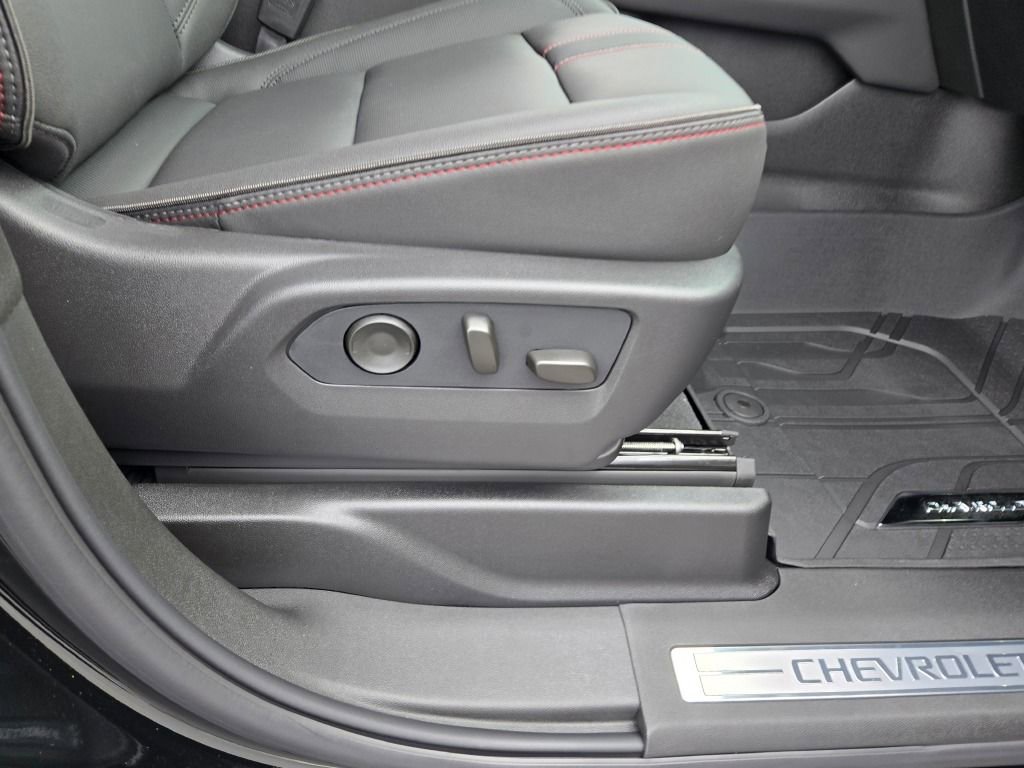 2025 Chevrolet Tahoe RST photo 3