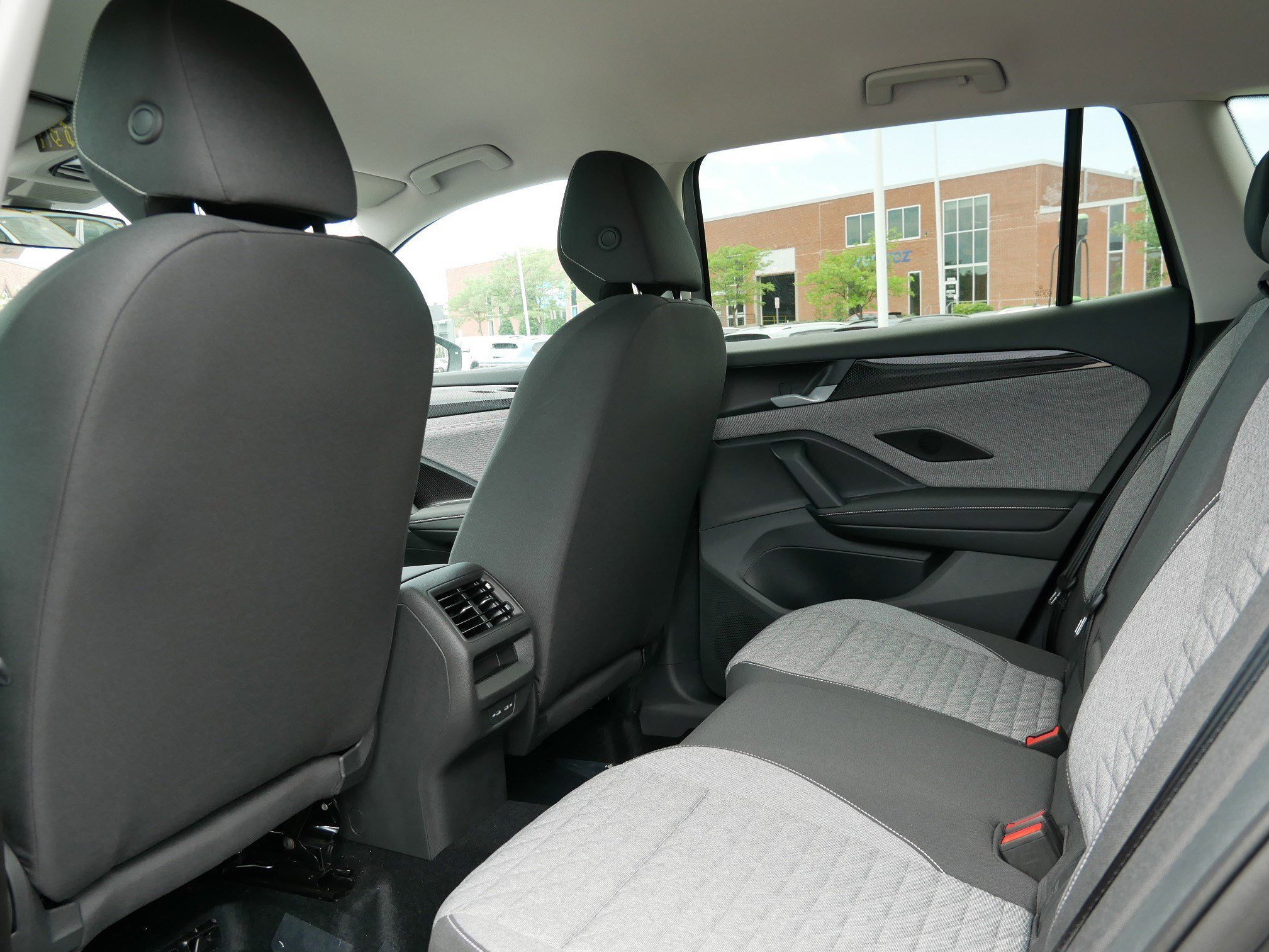 2025 Volkswagen Tiguan S photo 2