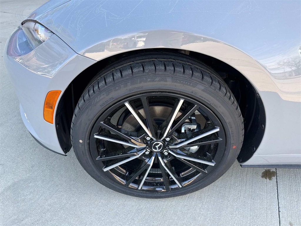 2025 Mazda MX-5 Miata Miata RF Grand Touring photo 3