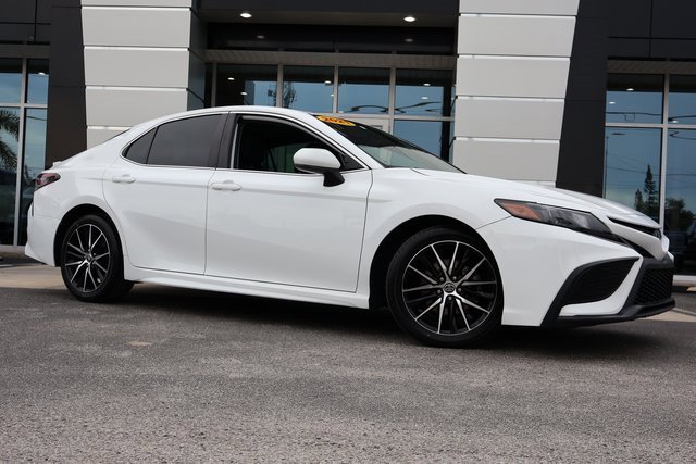 2021 Toyota Camry SE photo 2