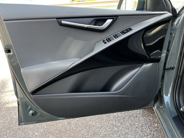 2025 Kia Niro EX photo 13